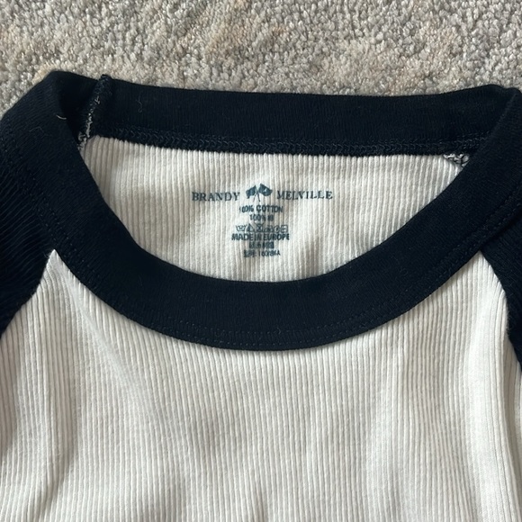 Brandy Melville t-shirt, barley worn, great condition - Picture 3 of 3